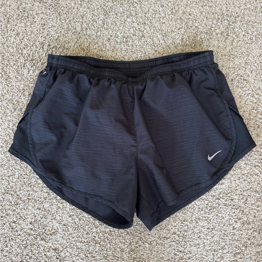 Nike Black Athletic Shorts Lightweight Breathable Design